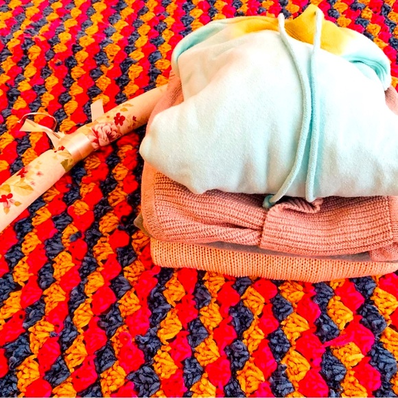 Small/medium Sweater Bundle 🌺 - Picture 3 of 15